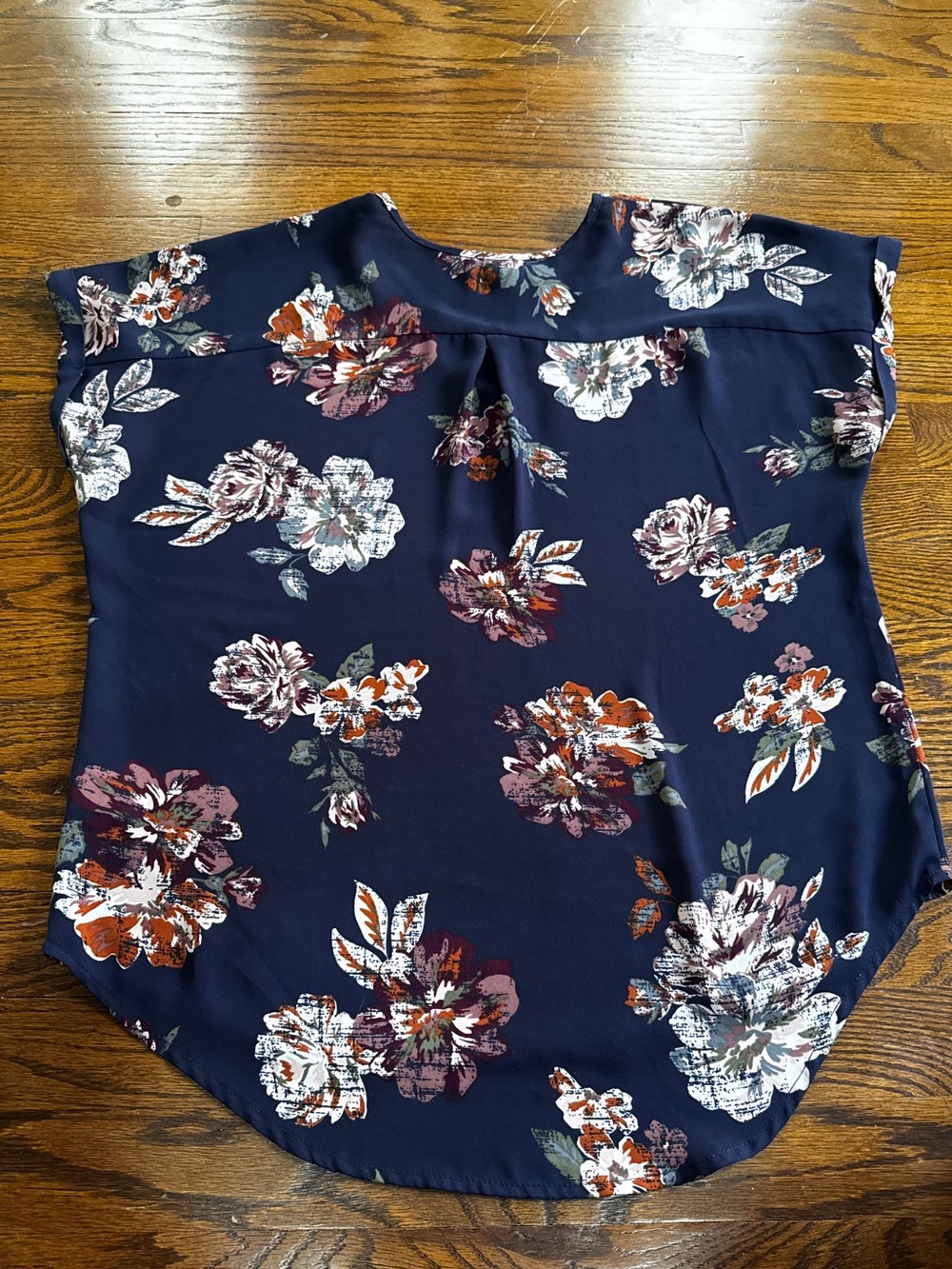 Maurices Navy Floral Short Sleeve Blouse Women's Size S - Picture 3 of 6